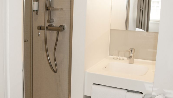 厕所门对阳台门风水好吗,速发云资源网