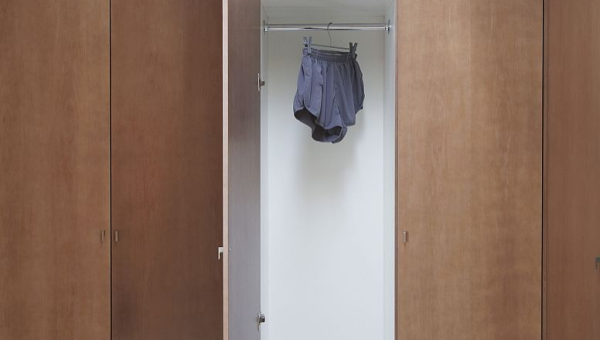 卧室衣柜带镜子对着门风水好吗,速发云资源网