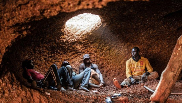 梦到和一群小矮人在宝石矿洞劳作，暗示着啥？,速发云资源网