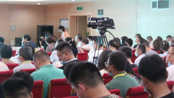 Node.js vs Deno：JavaScript 运行时的设计理念对比,速发云资源网