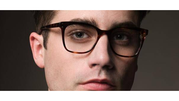 梦到自己的眼镜能看到隐藏的世界,速发云资源网