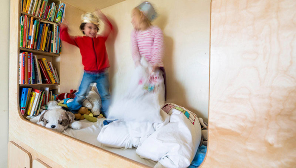 卧室床头摆个香薰蜡烛风水好不好,速发云资源网